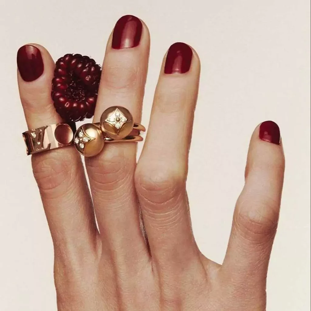 پرطرفدارترین انگشتر زنانه طلا طرح برند Louis Vuitton