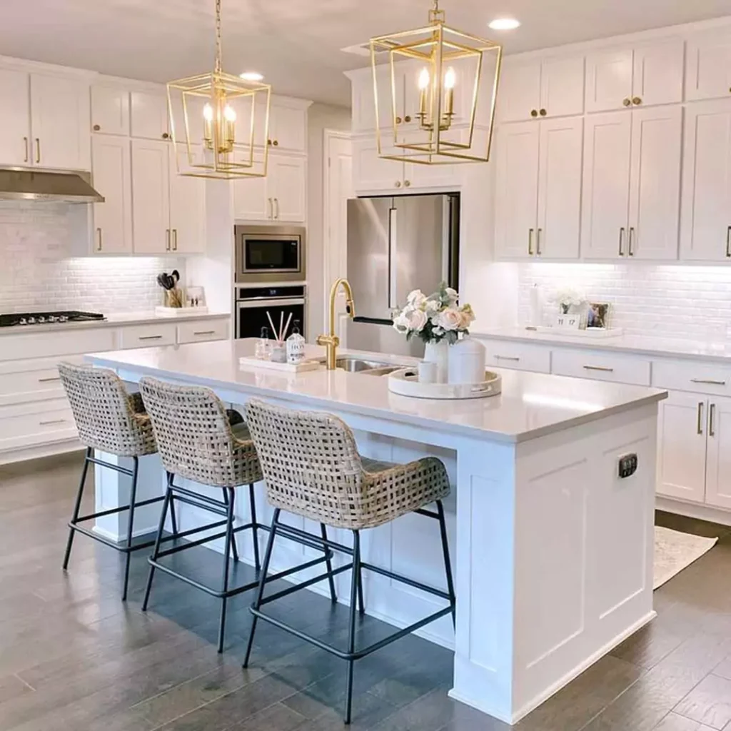 شیک ترین طراحی داخلی آشپزخانه با رنگ سفید