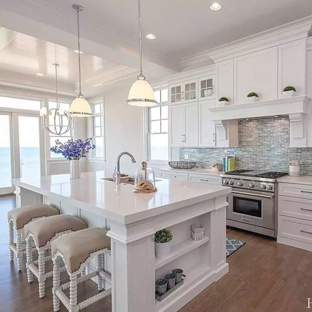 طراحی داخلی آشپزخانه با رنگ سفید جذاب