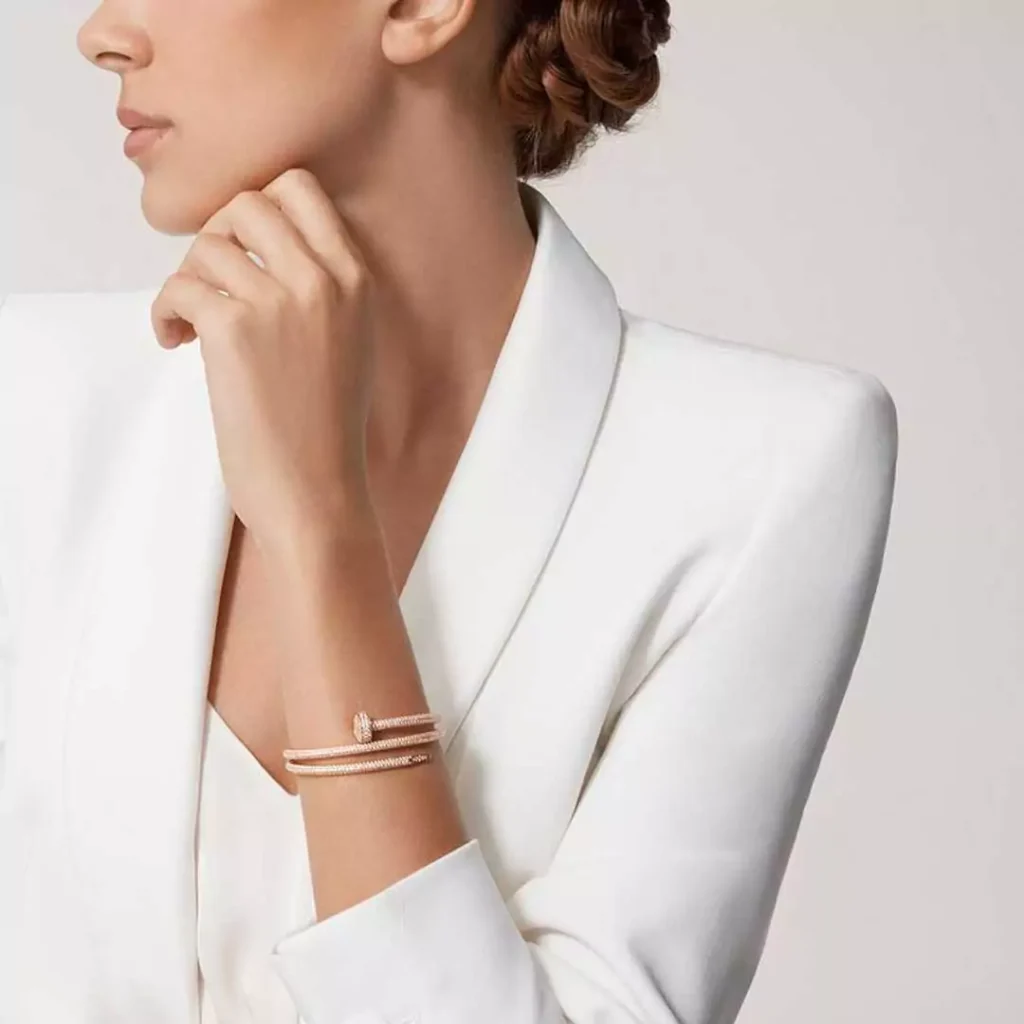 چشم نوازترین مدل های دستبند زنانه برند کارتیر