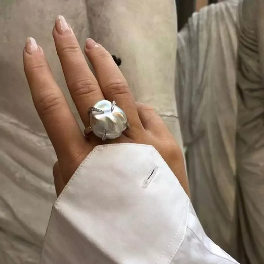 ترندترین انگشتر زنانه با سنگ مروارید باروک