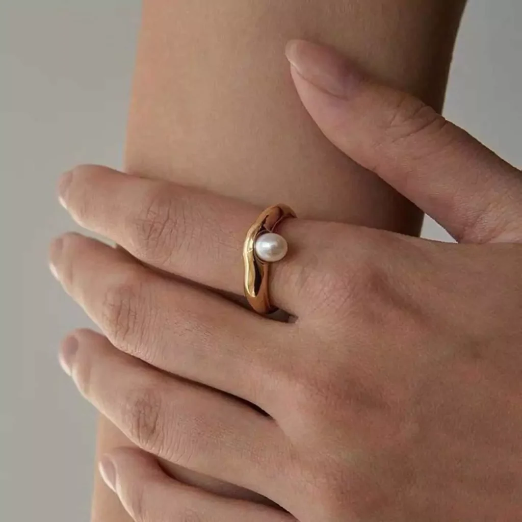 مدل های مینیمال انگشتر زنانه طلا با سنگ مروارید