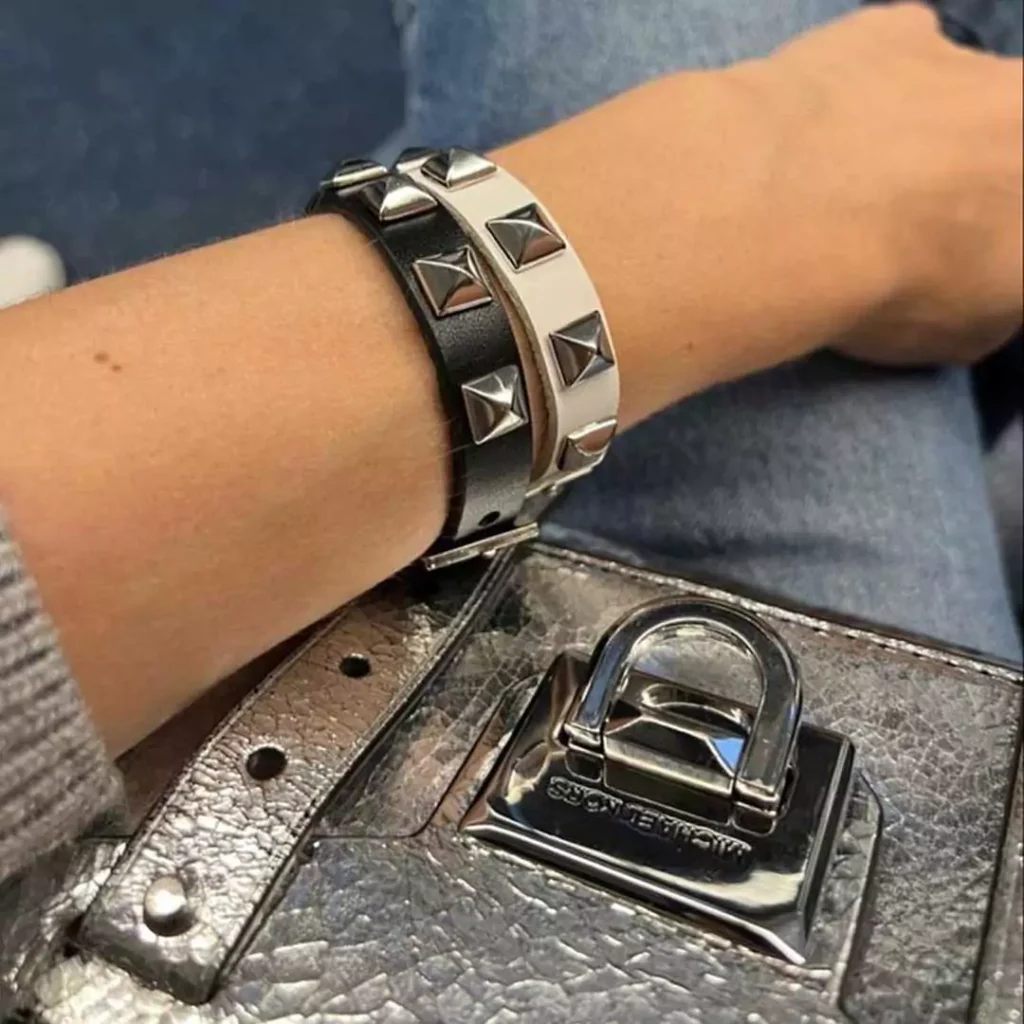 زیباترین دستبندهای زنانه برند Valentino