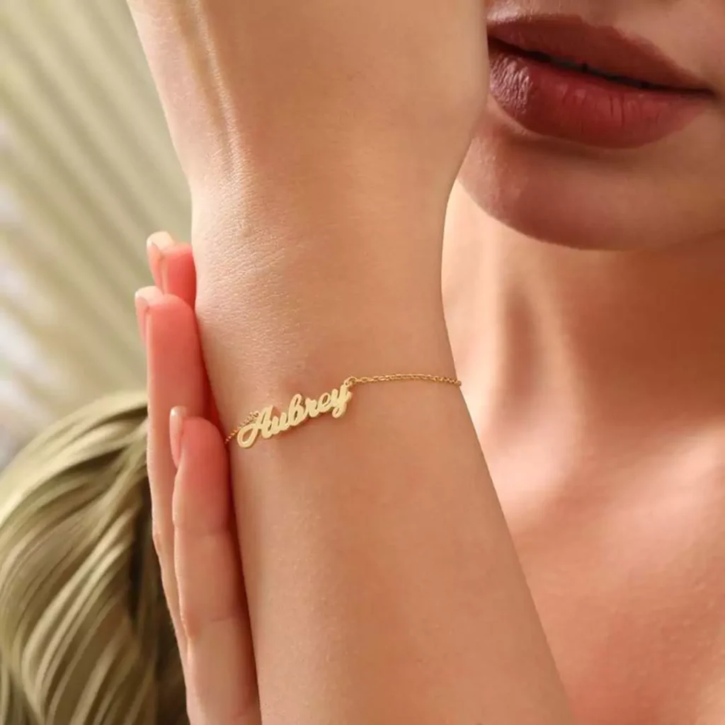متفاوت ترین مدل های دستبند دخترانه طلا طرح اسم