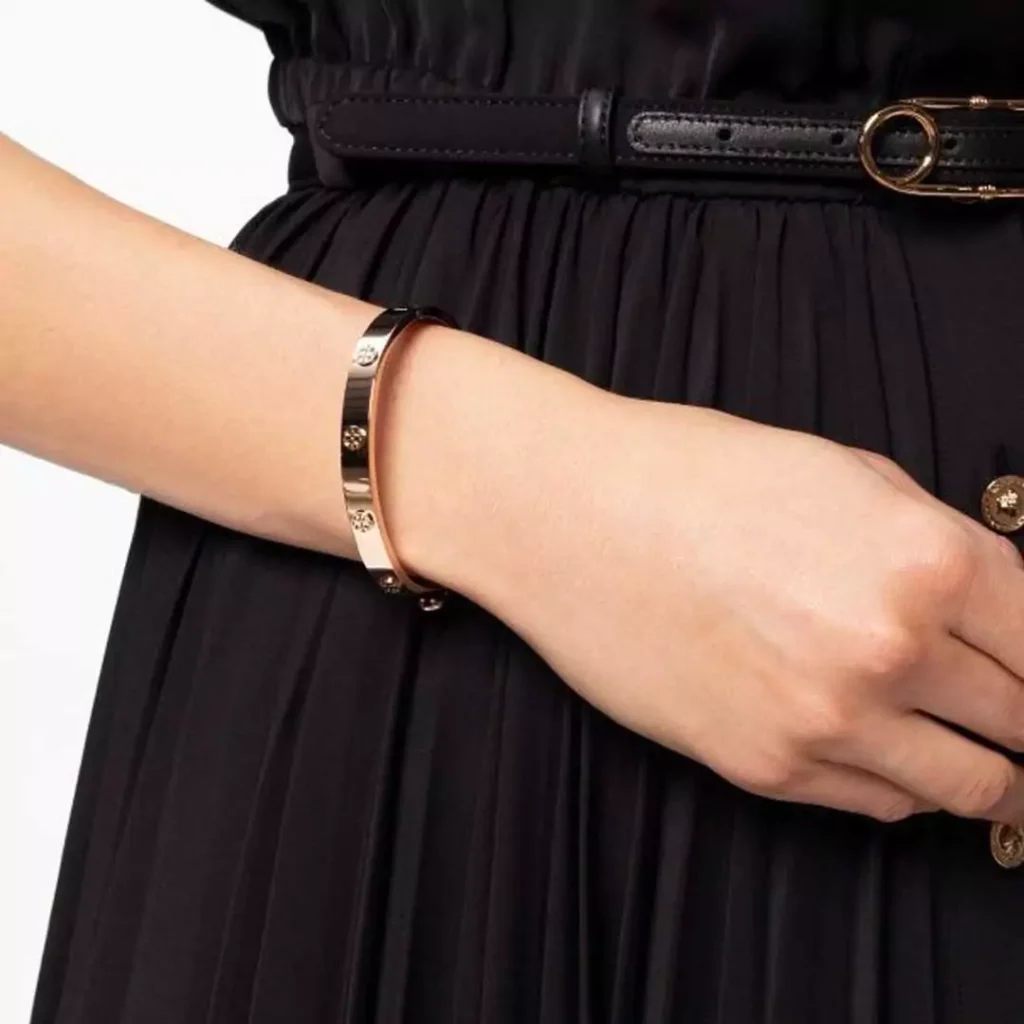 متفاوت ترین دستبند زنانه از برند Tory Burch