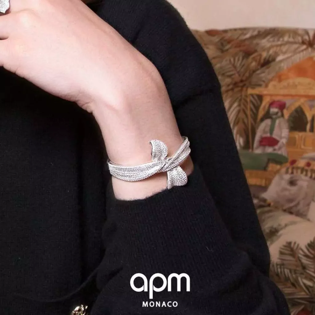 پرطرفدارترین دستبند زنانه از برند APM Monaco