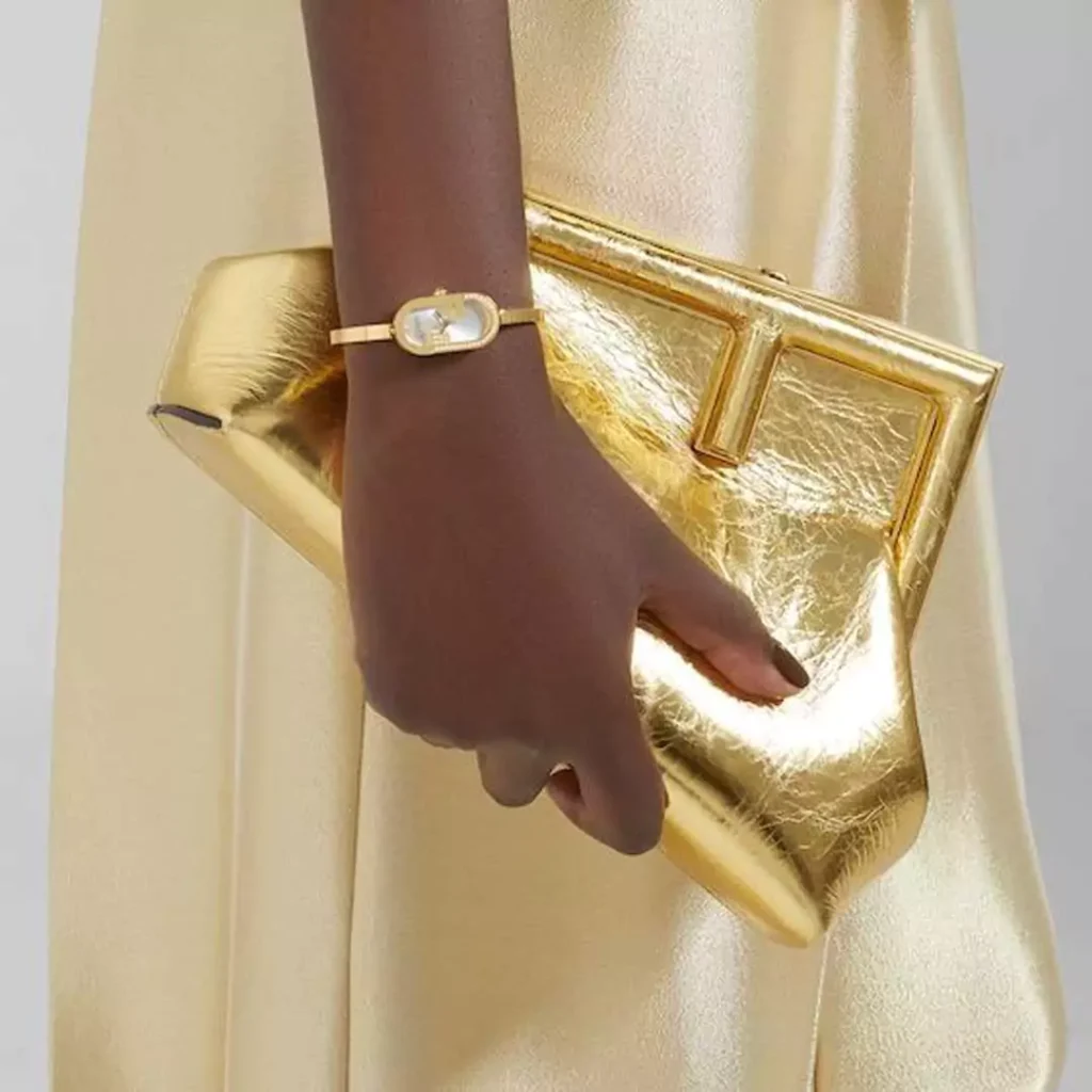 پرطرفدارترین دستبند زنانه برند Fendi
