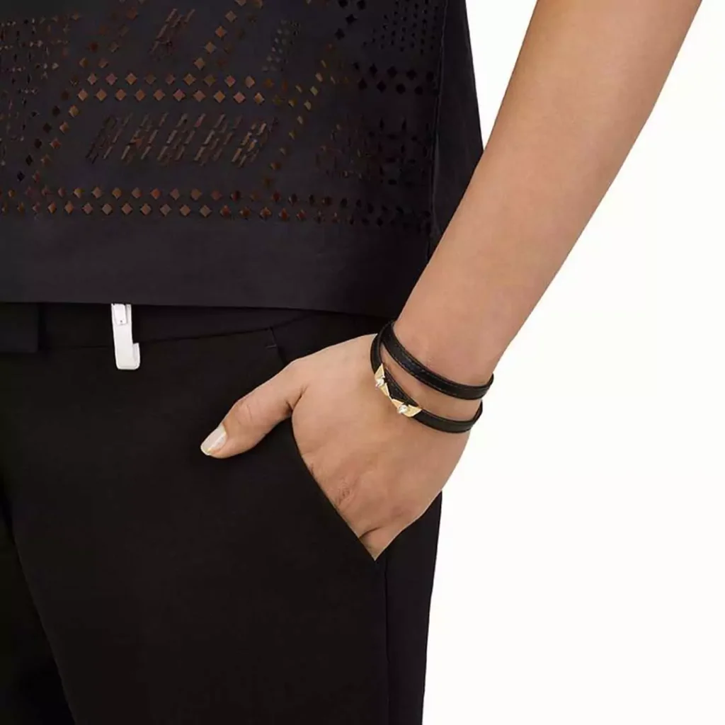 ناب ترین دستبند زنانه برند Fendi 2023