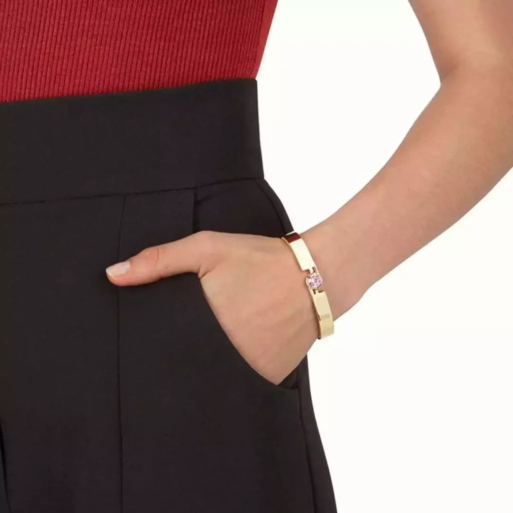 قشنگ ترین دستبند زنانه برند Fendi
