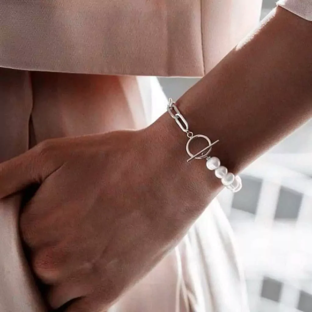 جدیدترین دستبند زنانه با قفل T