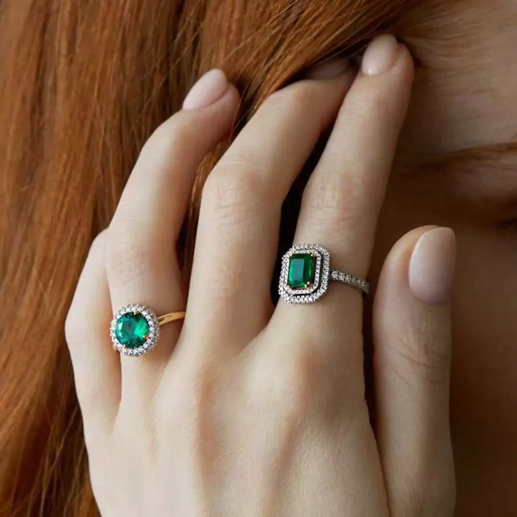 قشنگ ترین مدل های انگشتر زنانه طلا با سنگ زمرد سبز