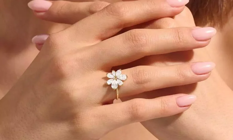 قشنگ ترین انگشتر جواهر زنانه طرح گل