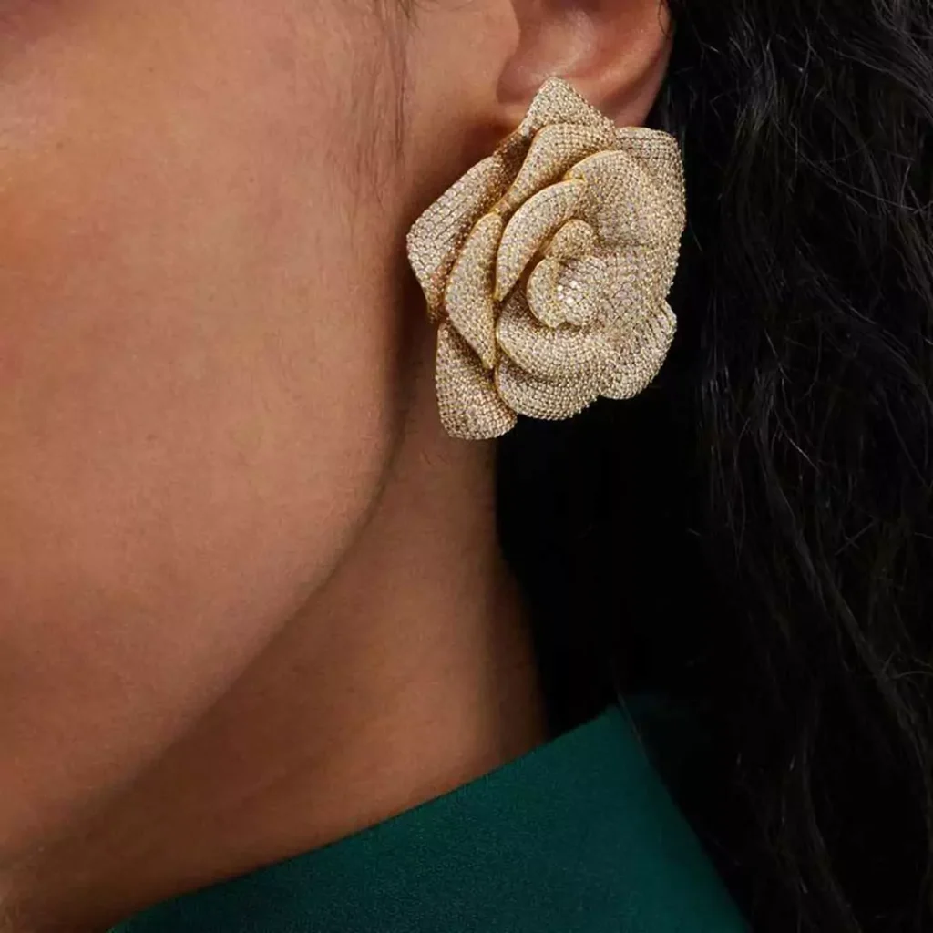 مدل گوشواره دخترانه از برند Begum Khan طرح گل رز