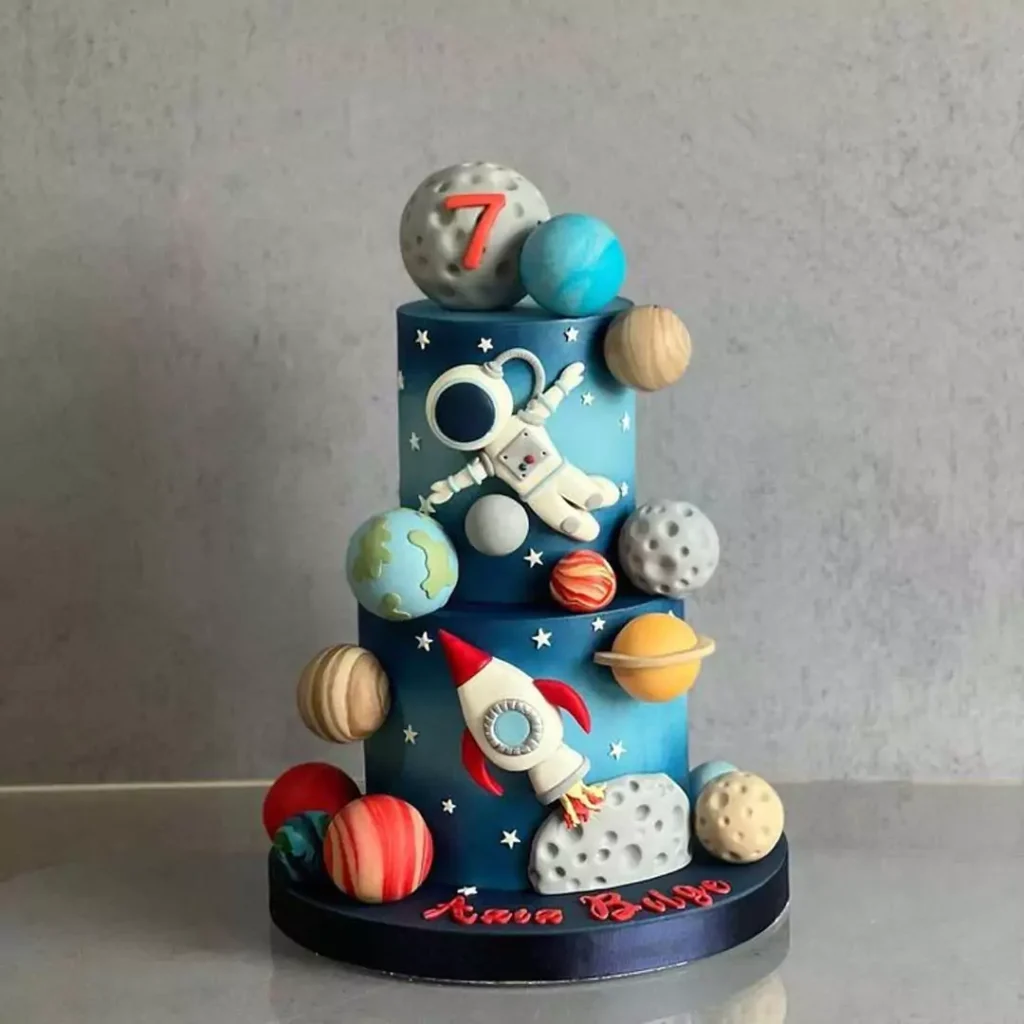 بهترین کیک تولد پسرانه با تم فضانورد