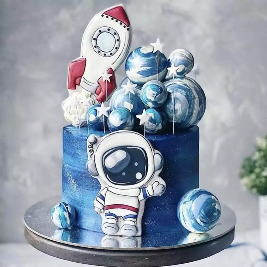 ترندترین کیک تولد پسرانه با تم فضانورد