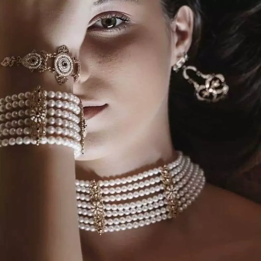 متفاوت ترین مدل های گردنبند جواهر عروس با سنگ مروارید سفید
