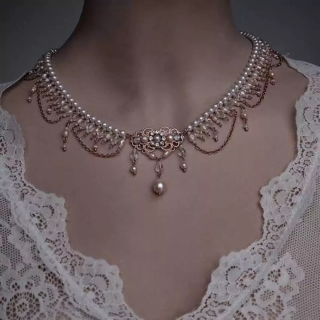 ظریف ترین مدل های گردنبند جواهر عروس با سنگ مروارید سفید
