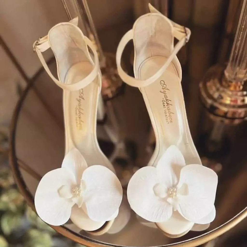 جدیدترین کفش پاشنه بلند جلوباز عروس