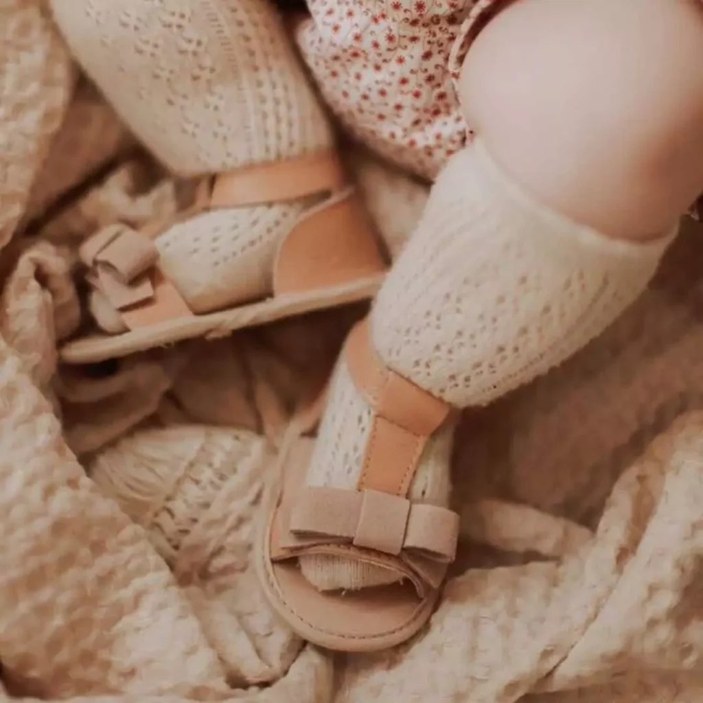 متفاوت ترین کفش چرمی نوزادی دخترانه