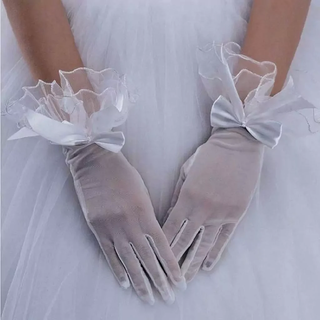 ظریف ترین مدل های دستکش توری کوتاه عروس 2024