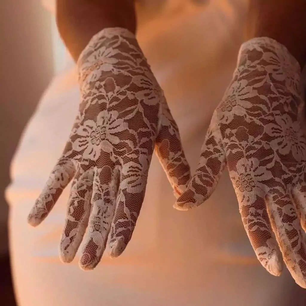 محبوب ترین مدل های دستکش توری کوتاه عروس 2024