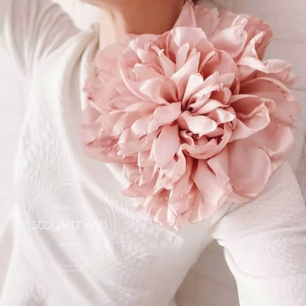 نازترین گل دست ساز تزیینی لباس زنانه