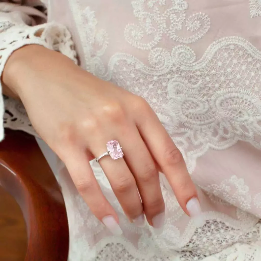 عالی ترین انگشتر نامزدی با الماس صورتی
