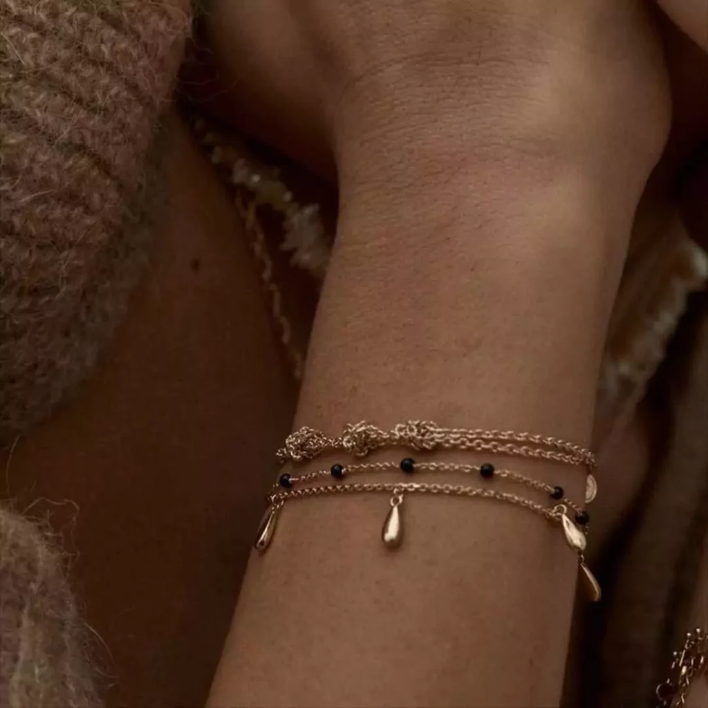 ساده ترین دستبند مینیمال دخترانه Lou.Yetu