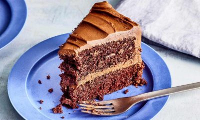 طرز تهیه کیک شکلاتی خانگی در یک کاسه