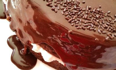 طرز تهیه کیک شکلاتی با کرم: کیک دینگ دانگ غول پیکر