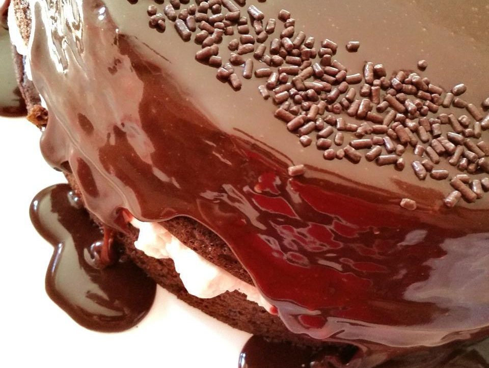 طرز تهیه کیک شکلاتی با کرم: کیک دینگ دانگ غول پیکر