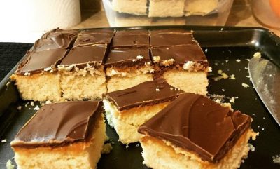 طرز تهیه کیک کره بادام زمینی شکلاتی خانگی خوشمزه