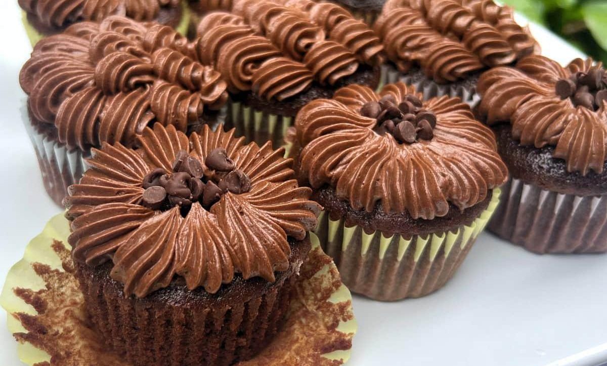 طرز تهیه کاپ کیک براونی مرطوب و شکلاتی