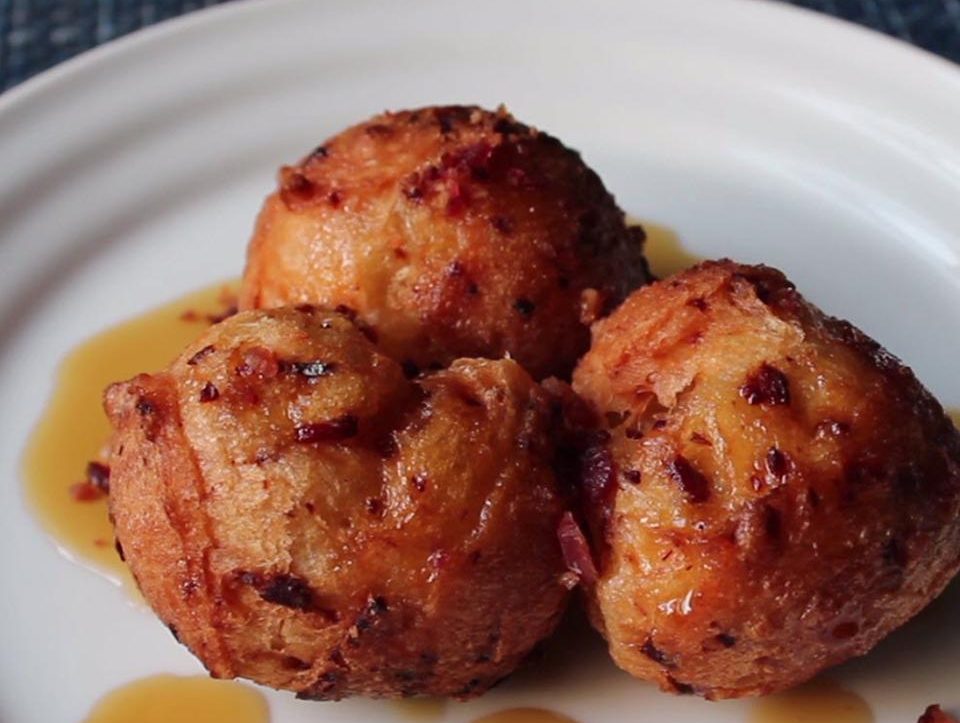 طرز تهیه پیراشکی بیکن و تخم مرغ: دستور کامل و خوشمزه